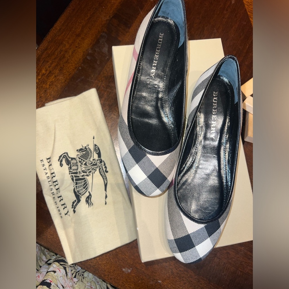 Burberry flats